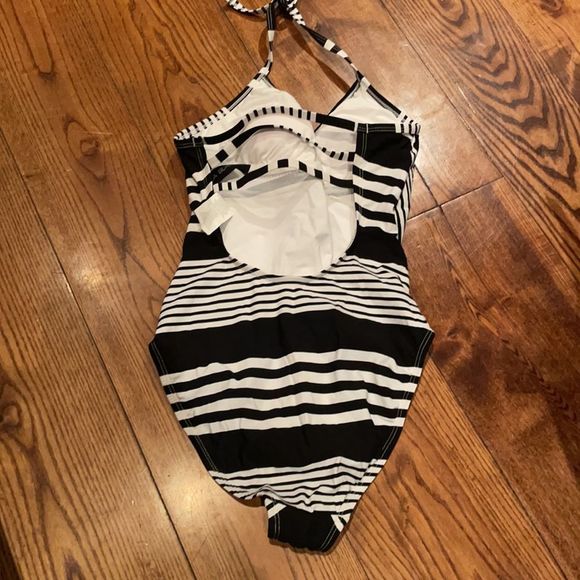 La Blanca 4 black and white stripe swimsuit nwot - Picture 7 of 7